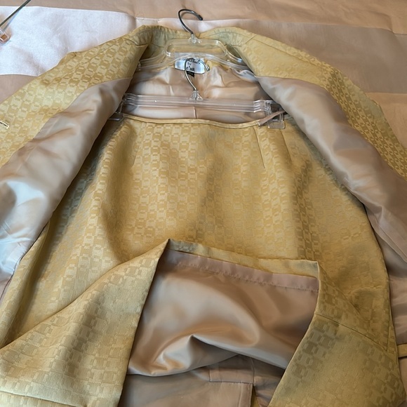 Suit - Picture 9 of 10